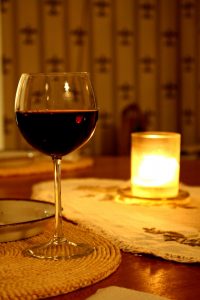 Glass_of_red_wine-682x1024