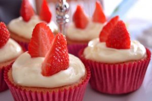 Strawberry_cupcakes-400x266