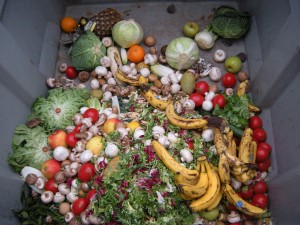 1280px-Trashed_vegetables_in_Luxembourg-300x225