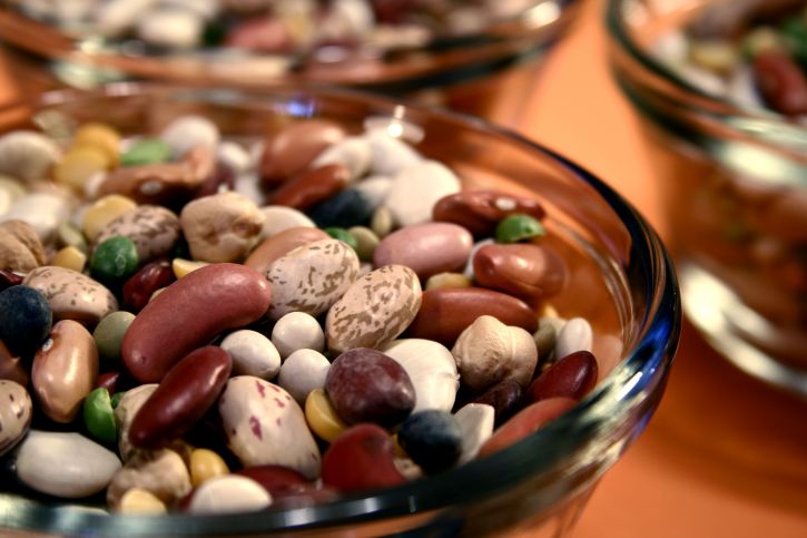 bowls-that-had-been-filled-with-a-variety-of-mixed-dried-beans-725x483