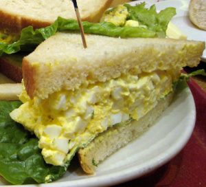 Egg_salad_sandwich_-_cropped